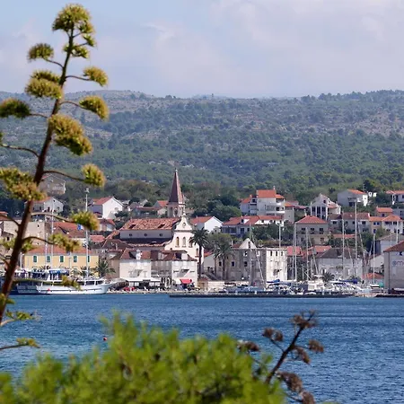 With A Parking Space Milna, Brac - 14961 Appartement *
